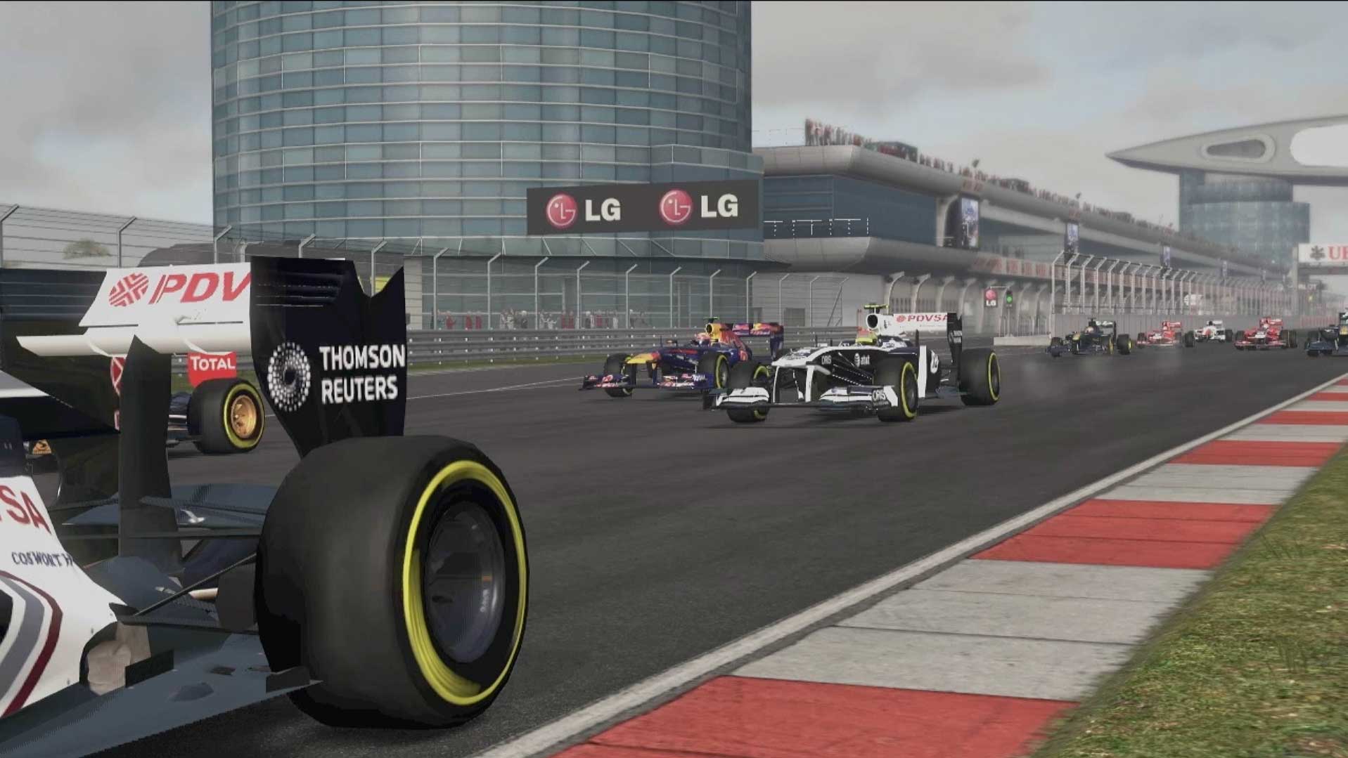 F1 2011 PS3 vehicles lines up track